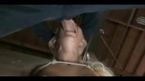 دختر خیره کننده سوار پکر دیده بان سکسی جامد در ویدیو فاک مقعدی