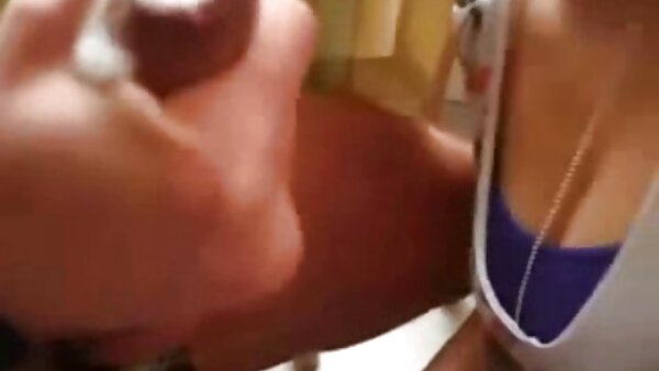 میلف 40 ساله روی یک دوربین pov، دم دستی و تیغه دانلود فیلم سکسی با کیفیت رایگان می دهد